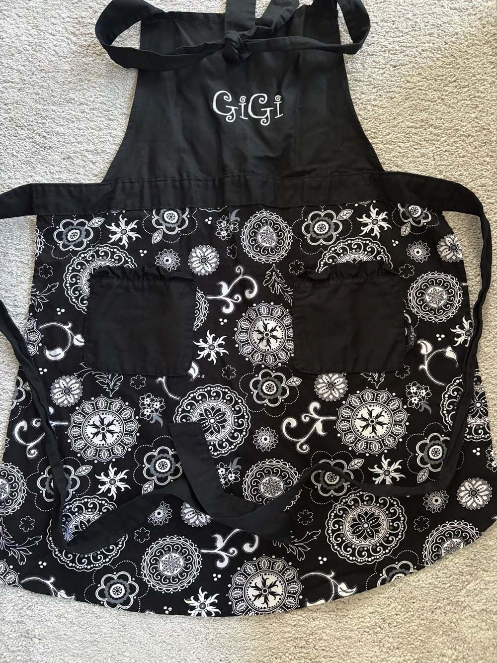 Thirty-One Gifts Black and White Floral Apron Personalized Gigi